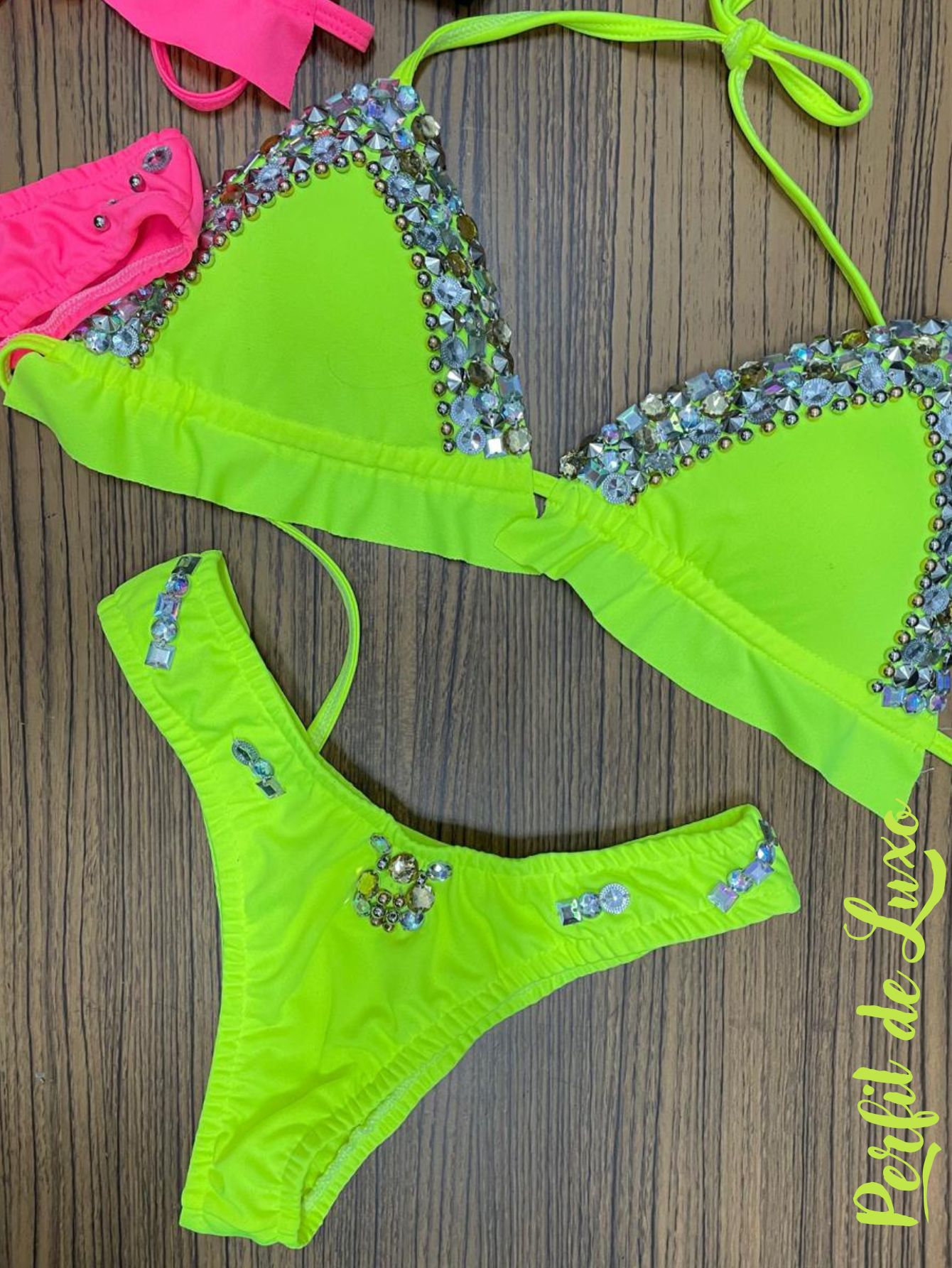 BIQUINI CORTININHA DE PEDRARIAS 