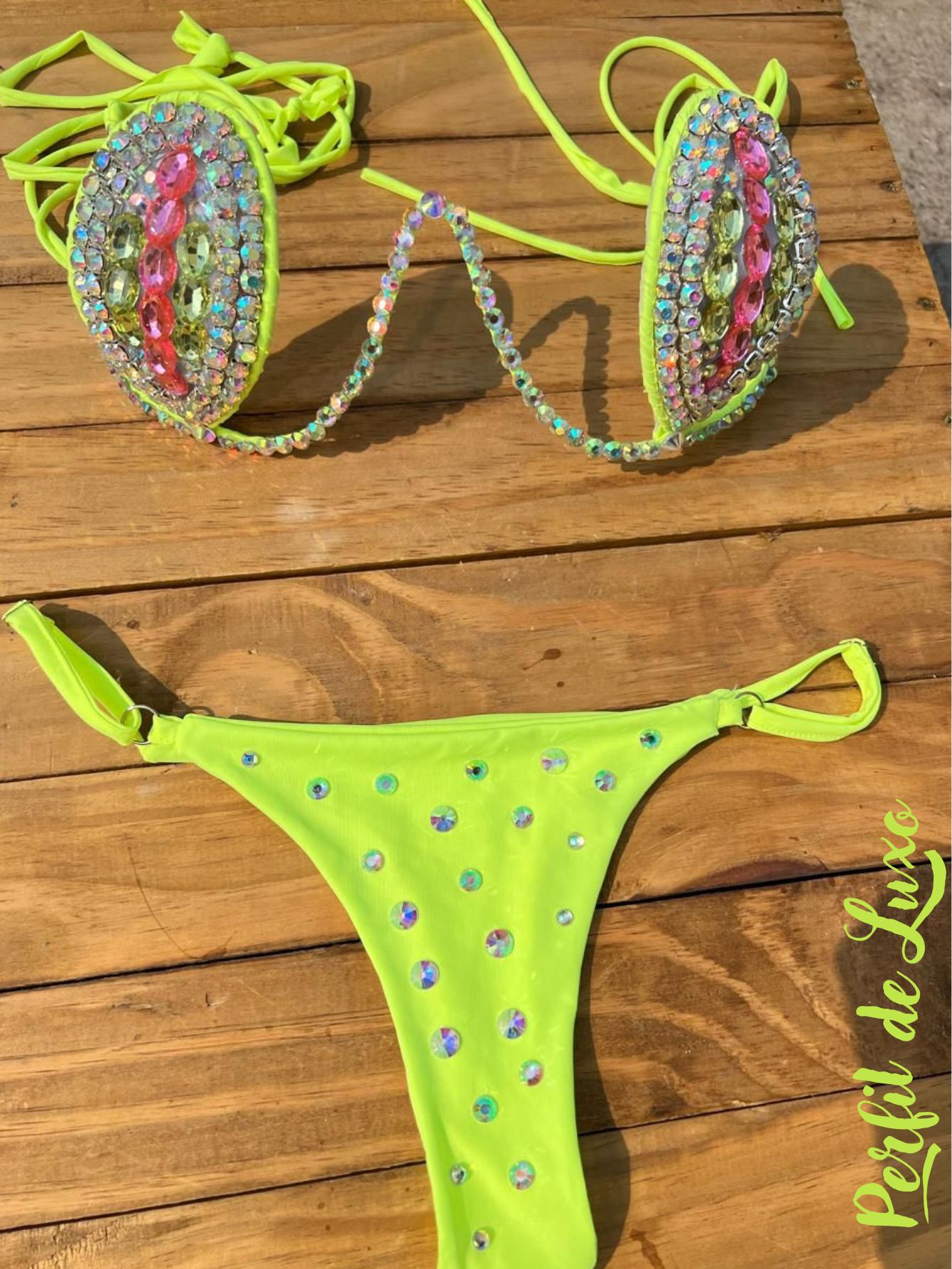 BIQUINI DE ARO E PEDRARIAS 