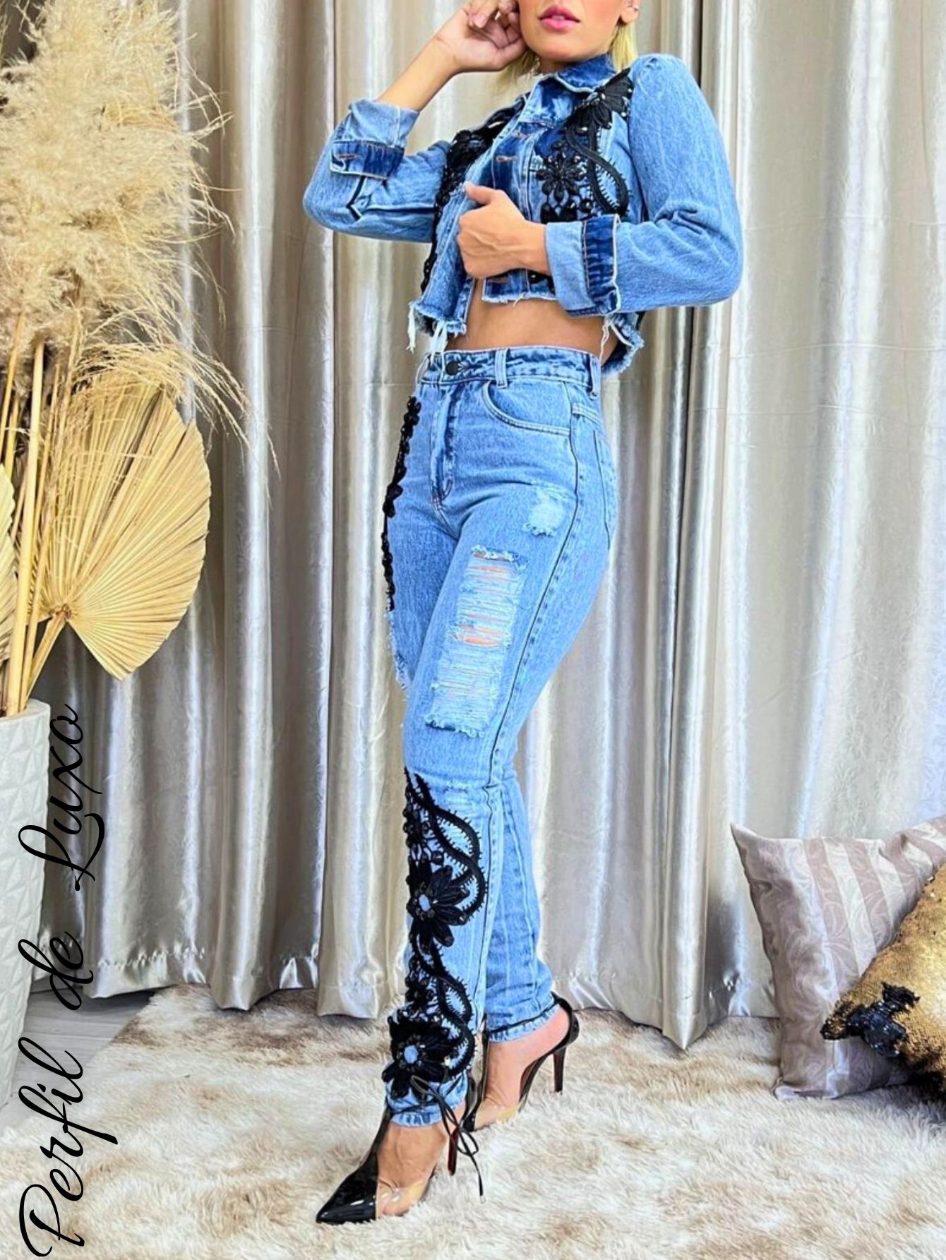 Calça Mom Jeans Fashion Feminina C/ Rosas Negras