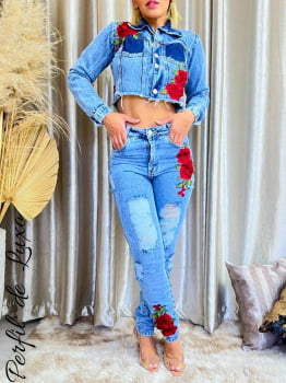 Calça Mom Jeans Fashion C/ Rosas Aplicadas