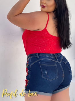 Linha Plusize Short com Rosas e Aplicações de Metal Super Estiloso Qualidade Premium