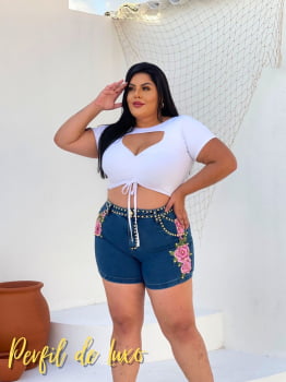 Linha Plusize Short com Rosas e Aplicações de Metal Super Estiloso Qualidade Premium